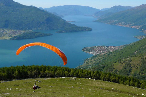 parapendio lago di como